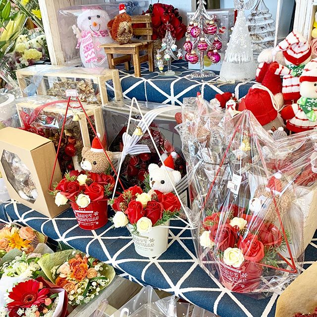 ☆ 蘇原三心 はないちば  1週間の店舗案内 ☆． クリスマス商品一部商品のぞきsale中です ．ぜひ見に来て下さいね︎@hanaichibasoharaten